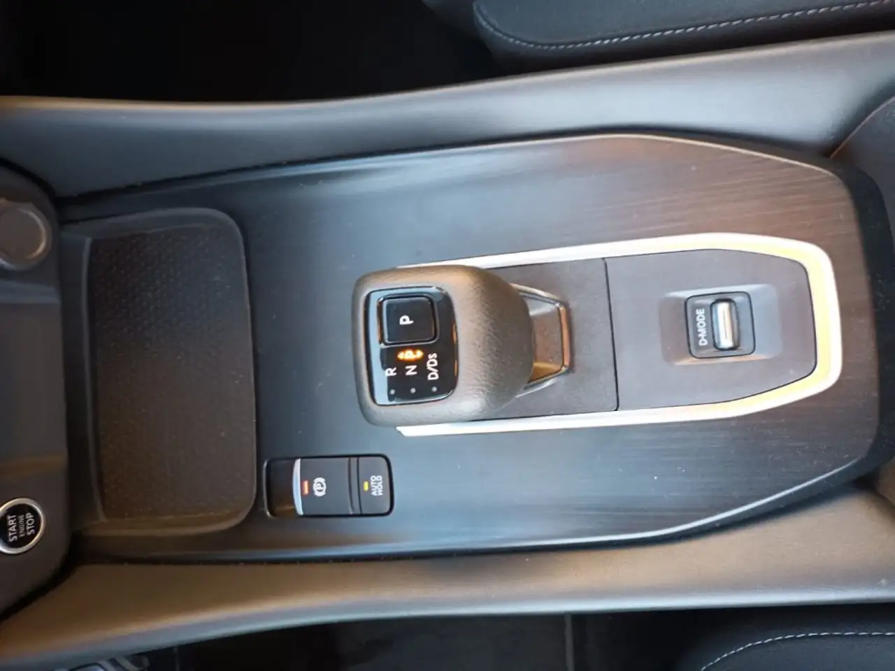 								NISSAN QASHQAI  1300 MHEV N-CONNECTA 158 CV X-TRONIC full									