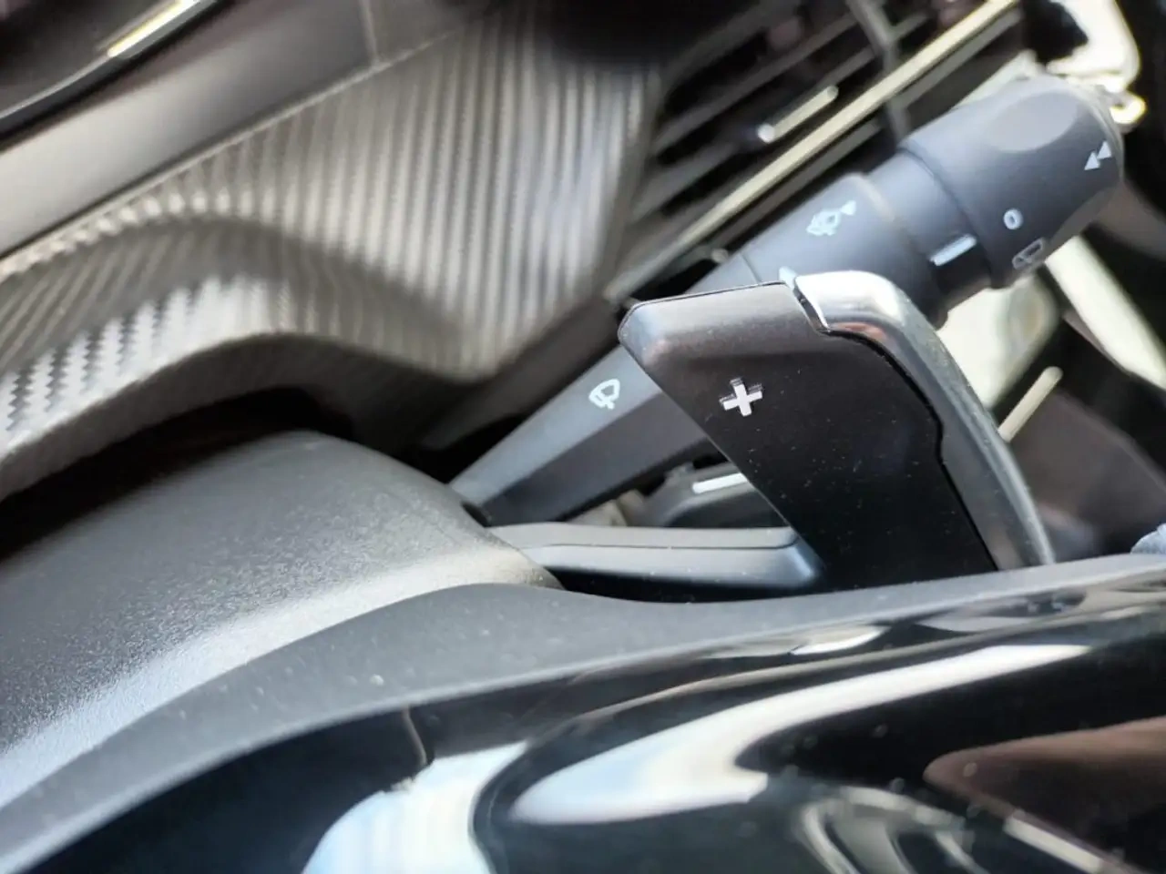 								Peugeot 2008 1.2 PURETECH ALLURE 130CV EAT8 full									