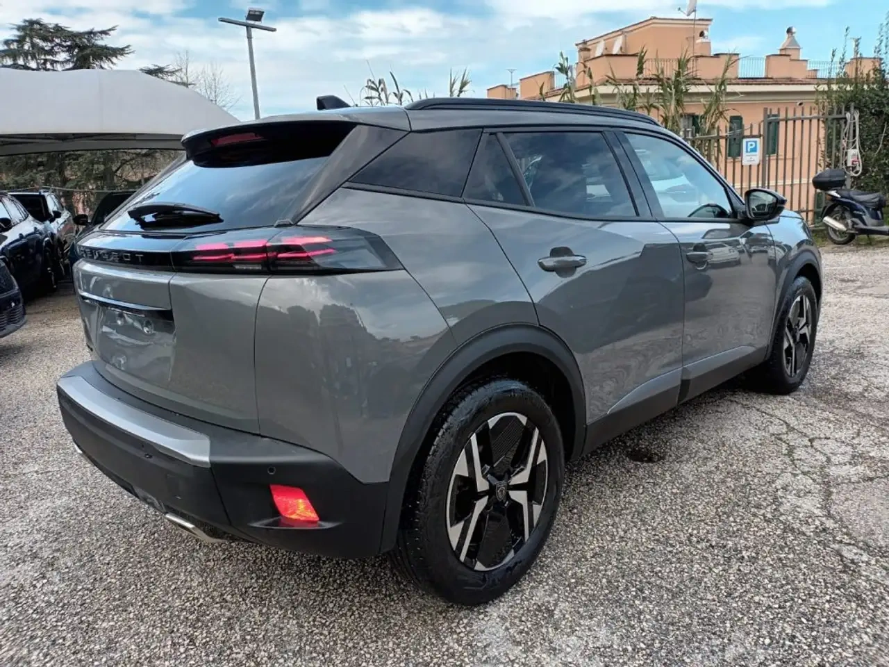 								Peugeot 2008 1.2 PURETECH ALLURE 130CV EAT8 full									