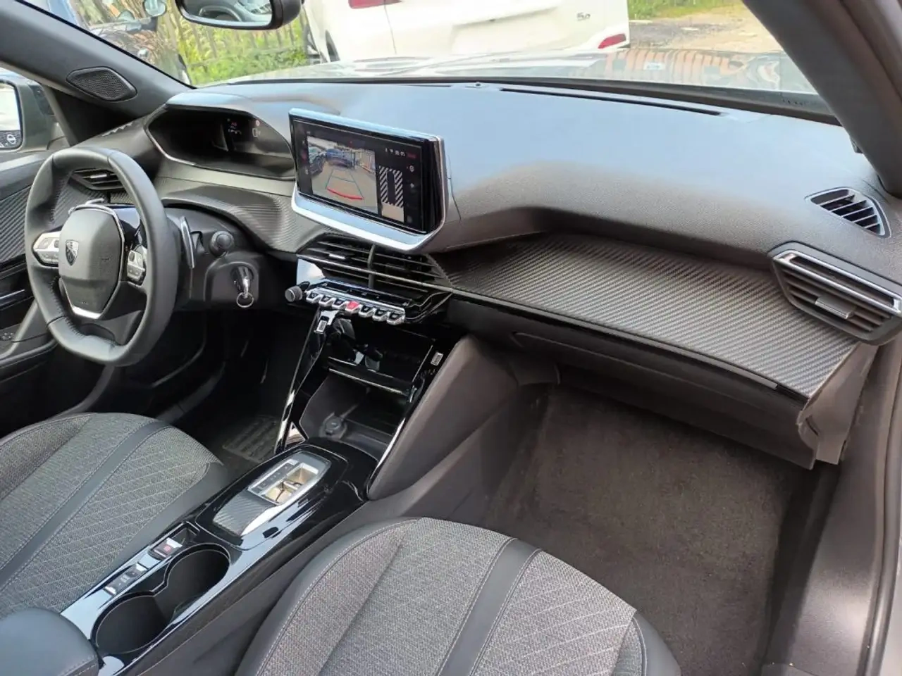 								Peugeot 2008 1.2 PURETECH ALLURE 130CV EAT8 full									