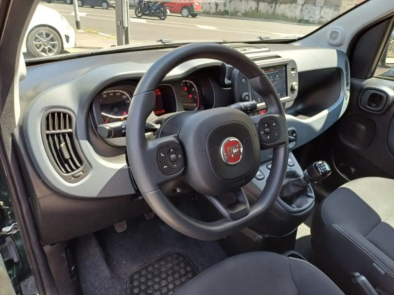 								FIAT PANDA 1000 HYBRID CROSS 70 CV ITALIA full									